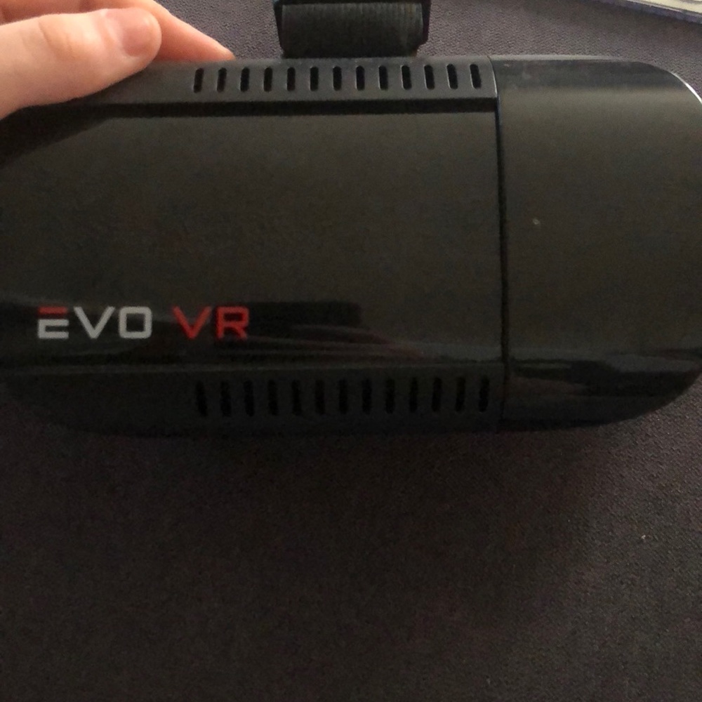 EVO VR HEADSET - Picture 2 of 2